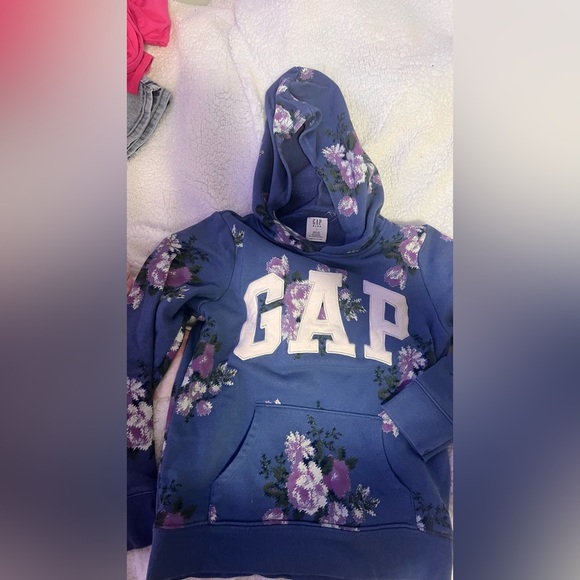 This is a bundle of 3 gap hoodie and 1 sweat pants cat and jack . - Picture 5 of 10